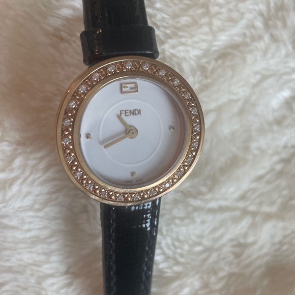 Authentic Fendi rose and black leather strap watch without a box - Picture 4 of 8